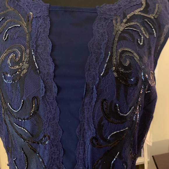 Reba...Another Stunner Dress - Picture 4 of 16